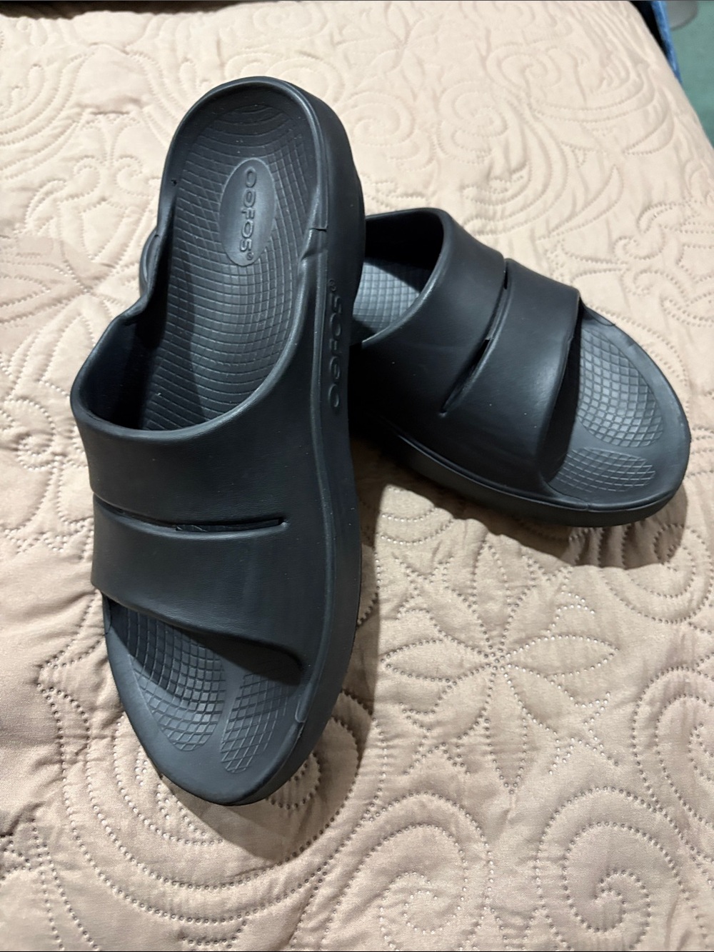 OOFOS Men’s Black Recovery Slide Sandals M10 W12 EU 43